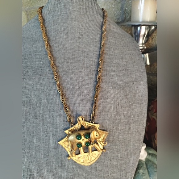 Vintage Art Deco Style Elephant Cabochon Jeweled Necklace - Picture 11 of 13